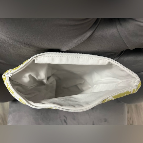 Itzy Ritzy Travel Happens Wet Zipper Bag Green Scrolling Leaf Print - Picture 6 of 6